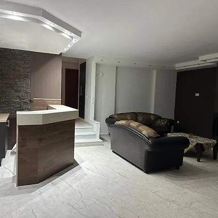 Blessings With Private Garden And Parking Apartment *