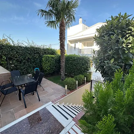 Blessings With Private Garden And Parking *