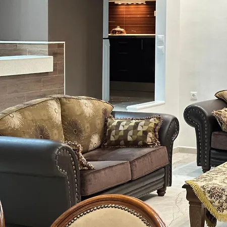 Blessings With Private Garden And Parking Apartment *